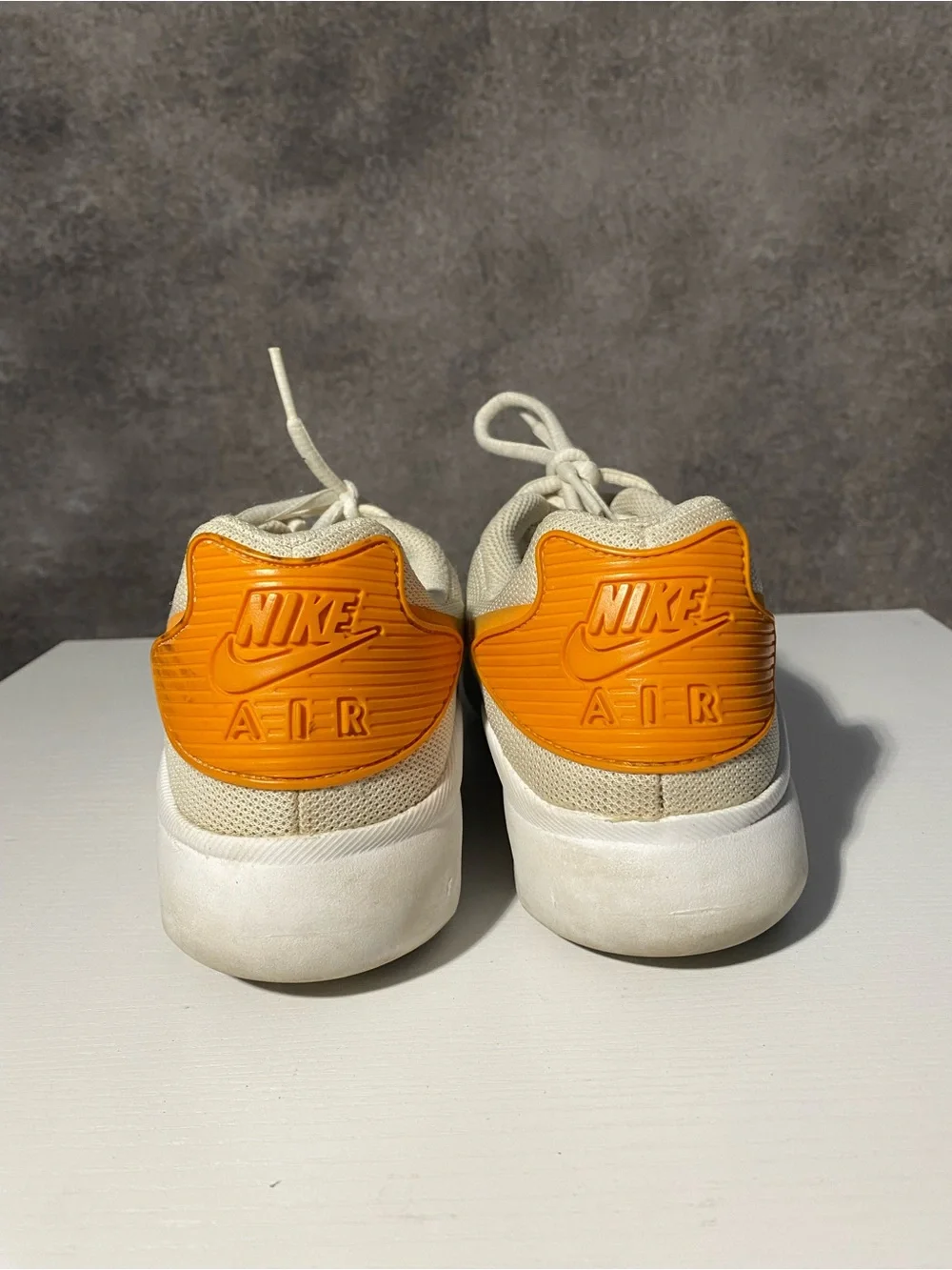 Nike Air Max Oketo White Orange Peel Running Shoes AQ2231-101 Women's Size 9⁠